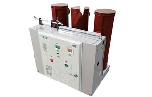 vs1戶內(nèi)真空斷路器具備滅弧電壓低、滅弧能力強、分斷速度快、開斷容量大、使用期長、適應頻繁操作等特性，在供電系統(tǒng)中逐漸替代了其他類型開關，獲得了普遍的運用。但真空斷路器在開斷過程中會形成過電壓，若在運作中錯誤操作，也會導致斷路器發(fā)生爆炸等事故，給生產(chǎn)安全帶來重大影響。因而需根據(jù)過電壓的類型采取相應的措施，以降低過電壓的形成和減少過電壓的數(shù)值，除真空斷路器生產(chǎn)制造工藝層面的問題外，能夠加裝保護器以更改負荷參數(shù)，進而達到目地。